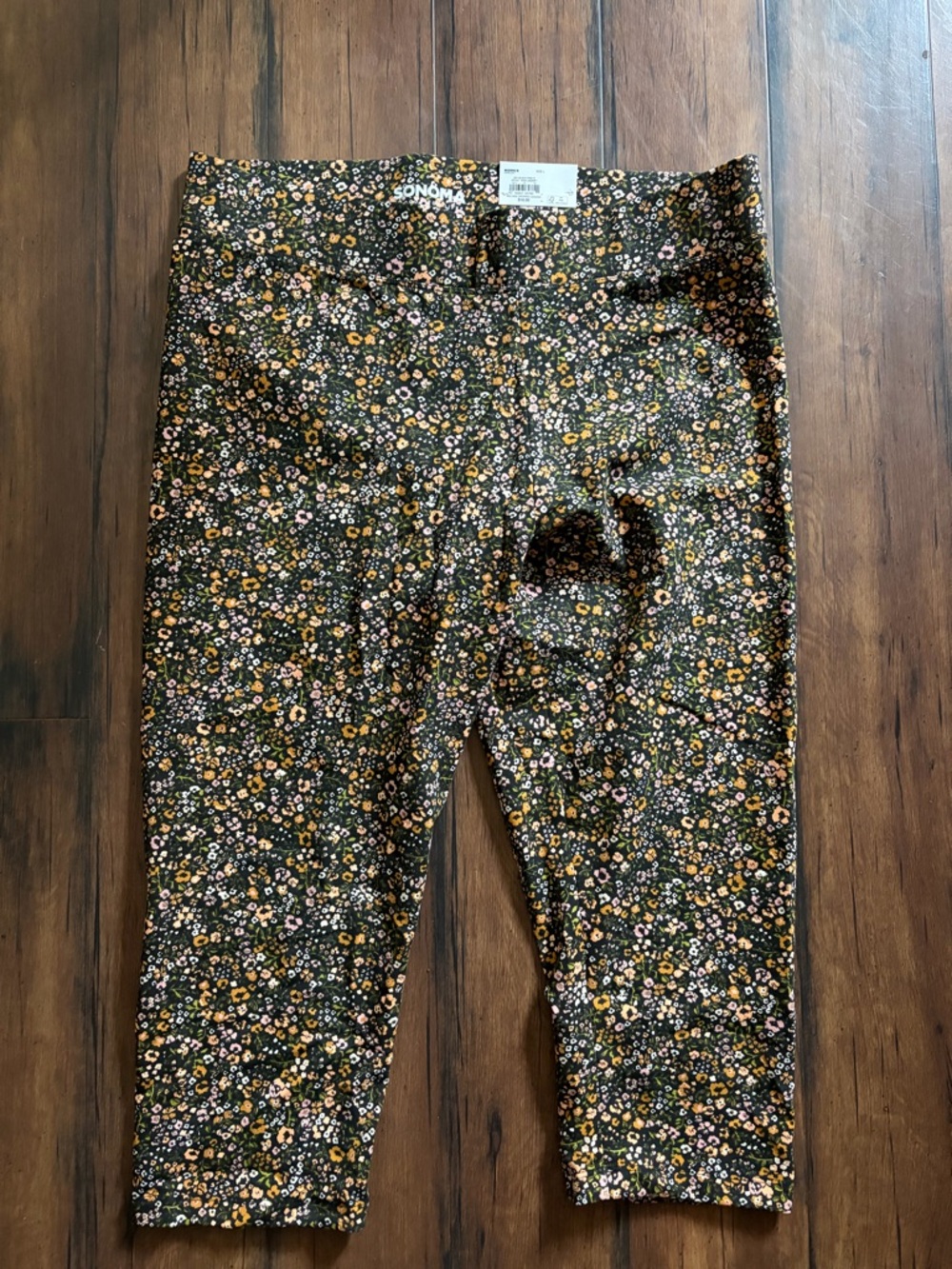 Sonoma women’s cropped leggings, floral print size large
